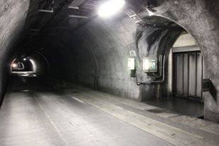 関越トンネルの避難坑（内部）のイメージ画像