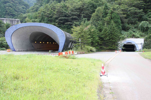 関越トンネルの避難坑（外観）のイメージ画像