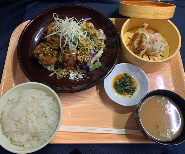 秋の味覚栃木県野菜と鶏肉の唐揚げ香味ソース掛け 点心二種添え