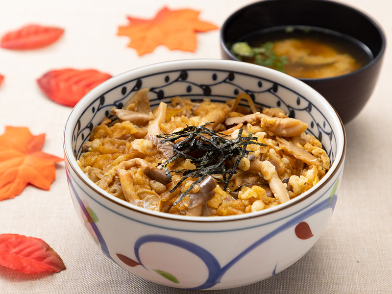 秋の味覚『きのこ』と豚肉の玉子とじ丼