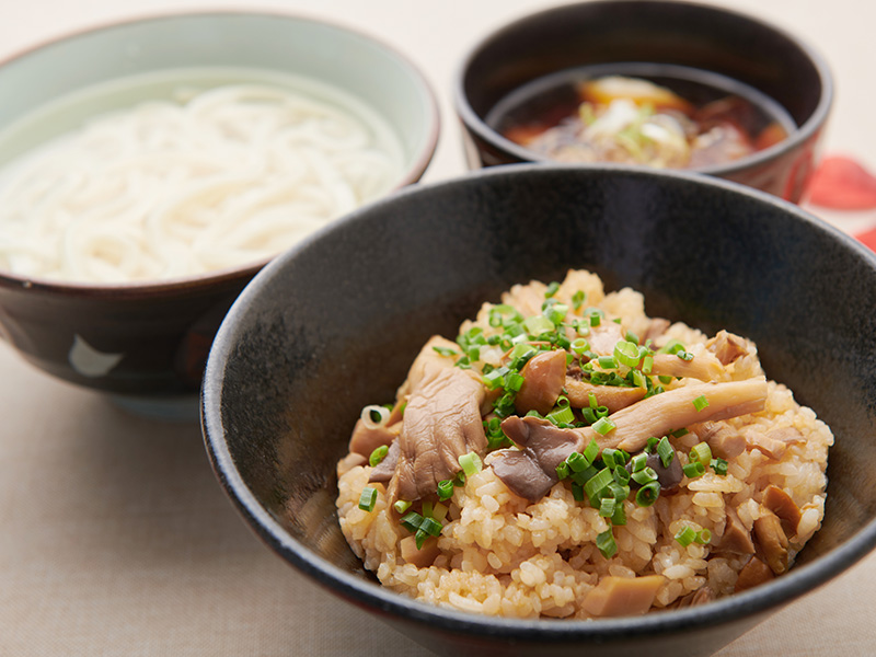 キノコと豚肉のつけ汁うどん～大盛キノコご飯とのマリアージュ～