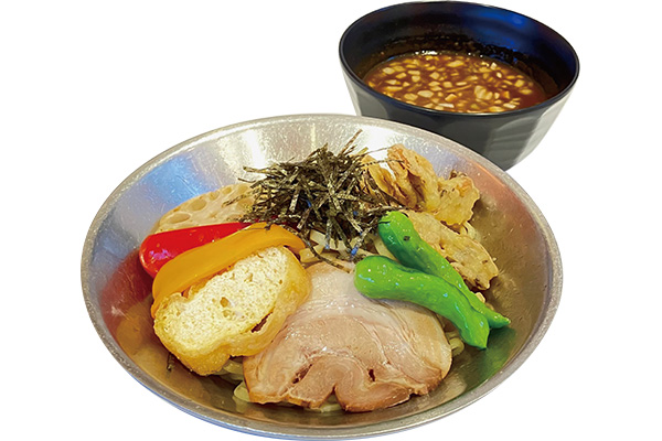 栄の華麗なつけ麺