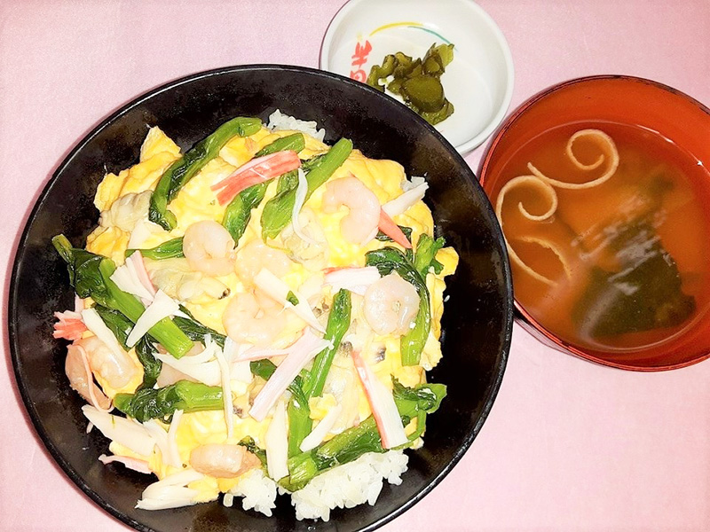 春の玉子丼