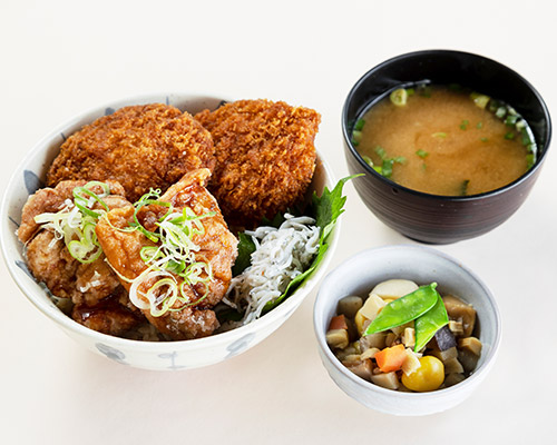 新潟まんぷく丼～のっぺい汁を添えて～の画像