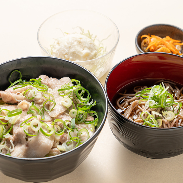 黄金豚ねぎ塩豚丼半そばセット