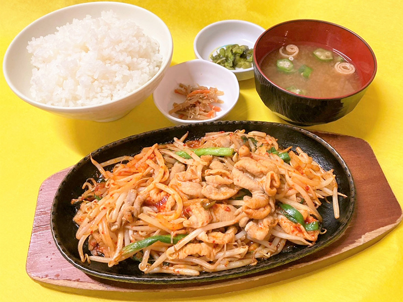 どっ辛おやじのホルモン炒め定食