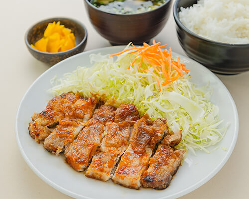 大髙醤油がつくった「にんにく醤」を使用したトンテキ定食