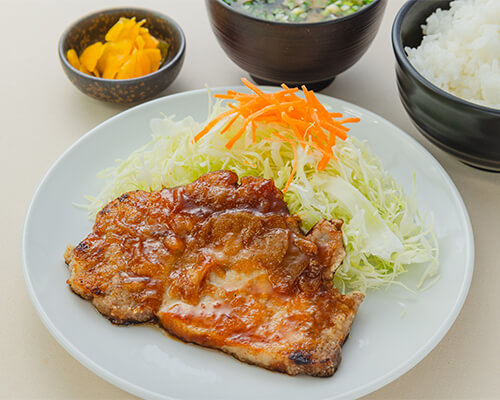 大髙醤油がつくった「にんにく醤」を使用したトンテキ定食