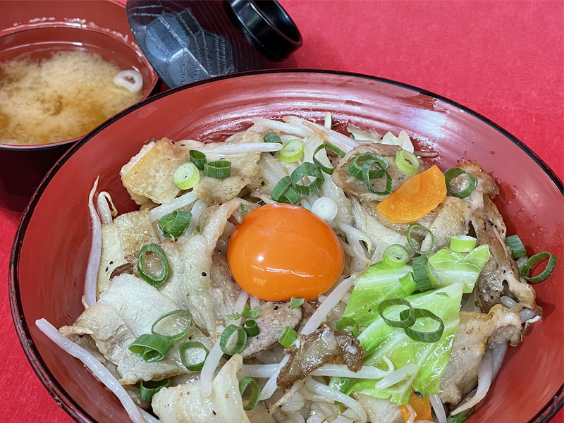 ピリ辛スタ丼