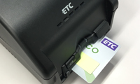 ETCカードのICチップを上面にして「ピッ」と音が鳴るまでしっかりと挿入してください。のイメージ画像