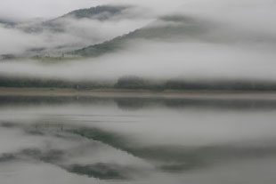 「朝靄のかなやま湖」のイメージ画像