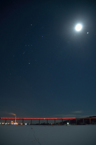 「月夜の高速道」のイメージ画像