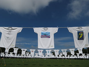 「青い空と白いTシャツ」のイメージ画像