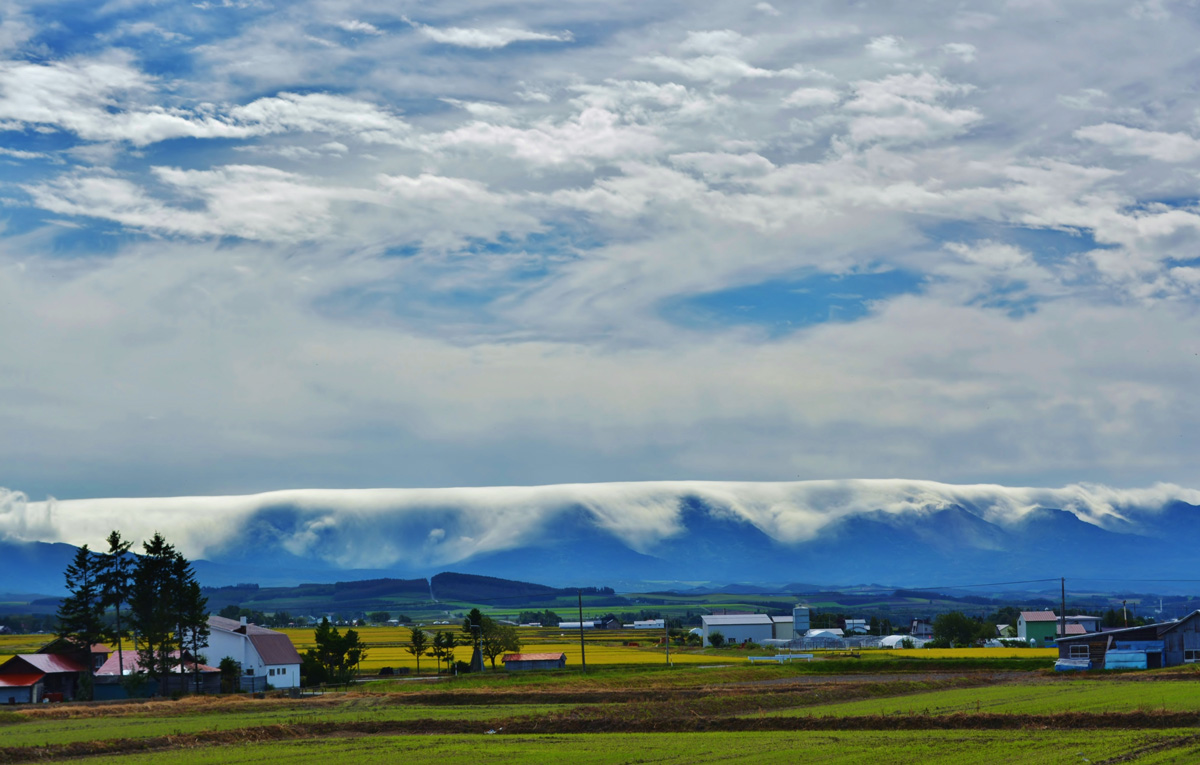 「連峰の雲滝」のイメージ画像
