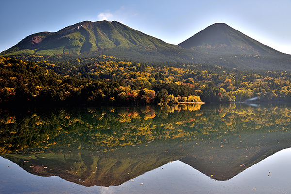 初秋のオンネトーのイメージ画像