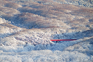 冬暁 タンクローリー走るのイメージ画像