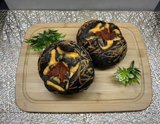 黒いトマトミートチーズパン.png
