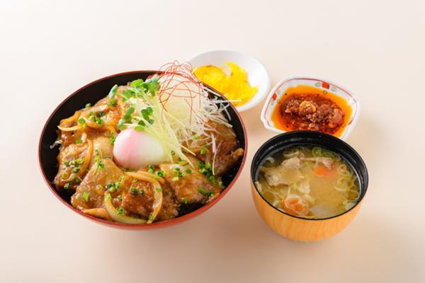 安達太良㊦麓山高原豚豚バラ丼.jpg
