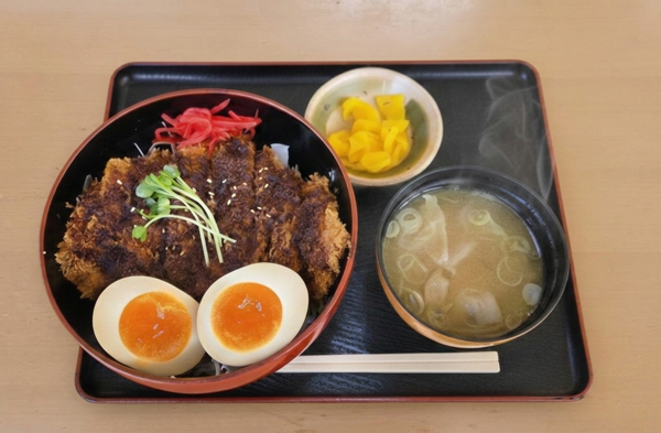 カツ丼煮卵のせ.png