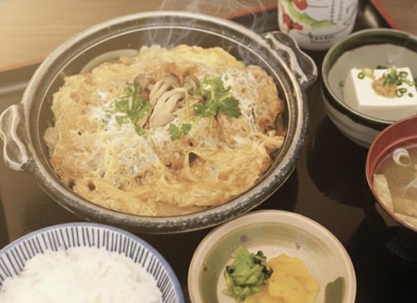 第3位「煮込みカツ膳」のイメージ画像