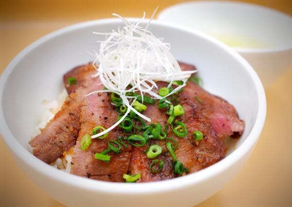 牛タン切り落とし丼のイメージ画像