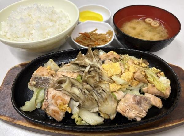 鮭と舞茸ガリバタ.jpeg