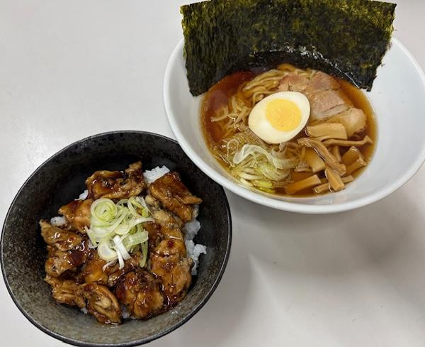 中華そば鶏ハラミ丼.jpeg