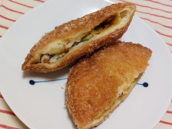 餃子カレーパン (1).jpg