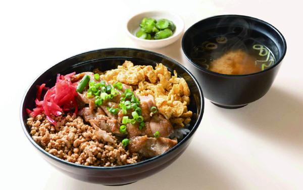 千葉県産ピーナッツ使用の炙り鶏丼のイメージ画像