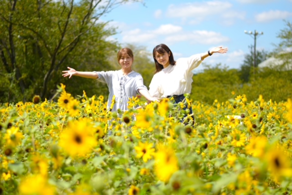 成田ゆめ牧場 お姉さん二人.png