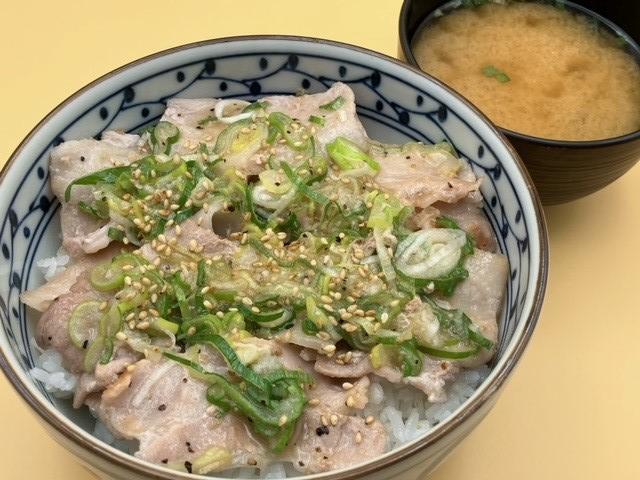 ネギ塩豚丼（横①).jpg