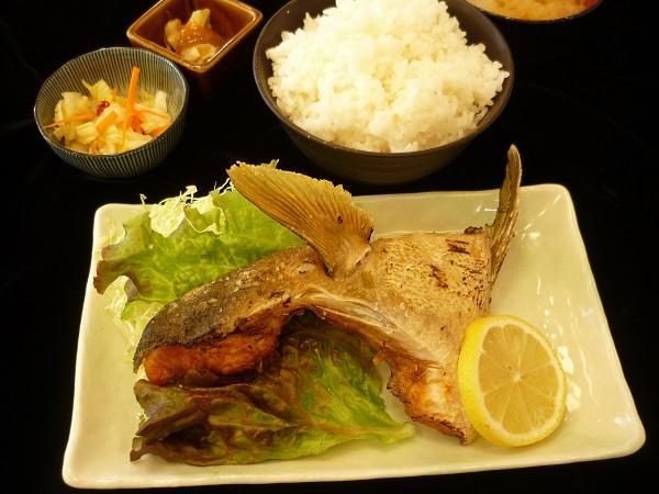 魚のカマ揚げ定食 - コピー.JPG