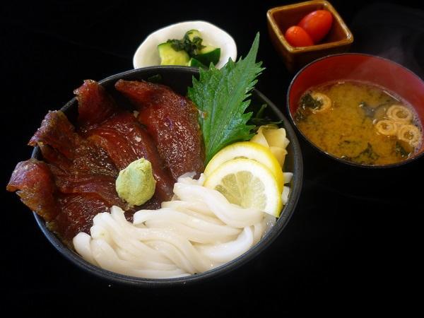 まぐろいか紅白丼 - コピー.JPG