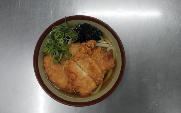 大きな鶏天うどん・そばのイメージ画像