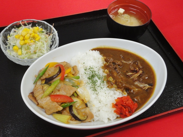 牛すじカレーとピリ辛豚肉のスタミナボール.JPG