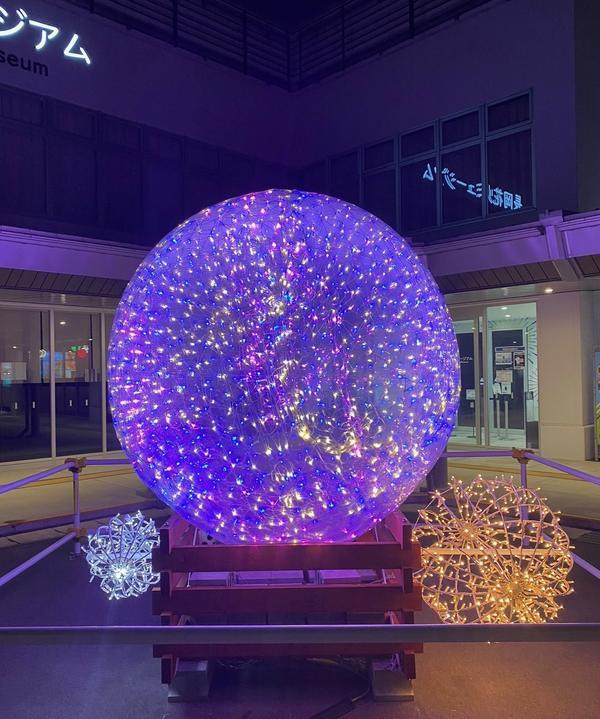 R5.12月ブログ使用　はなび館　花火玉イルミネーション.jpg