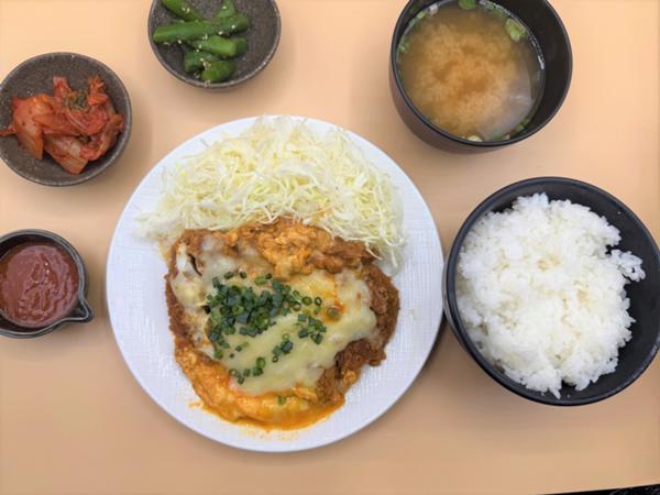 第3位「チーズカツ煮定食」のイメージ画像