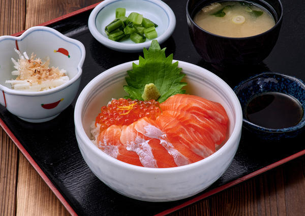 第3位「千曲川のせせらぎ　信州サーモン丼　1750円」のイメージ画像