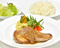 赤城ポークの生姜焼き（ライス・サラダ付）