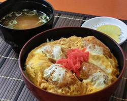 三陸産カキフライ丼