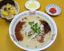 豚骨マー油ラーメンと栗ご飯セット