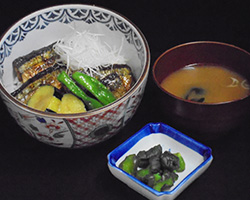 さんまの蒲焼き丼