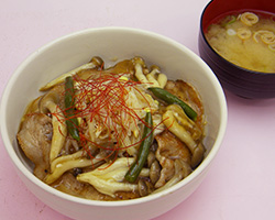 秋の四元豚丼（きのこソースがけ）