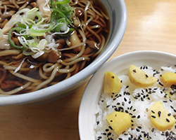 きのこそば　栗ごはんセット