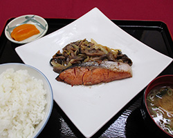 秋鮭ときのこのマヨ醤油炒め定食