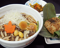 きのこそばと舞茸おこわセット