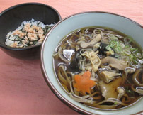 きのこそば(うどん）セット（鮭ご飯）<br>