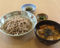 ピリ辛舞茸肉汁会津そば