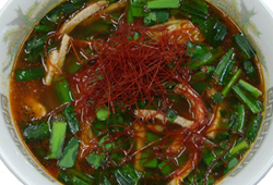 ピリ辛にらラーメン