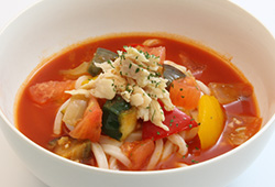 夏野菜の冷製トマトスープうどん＆季節のジェラート